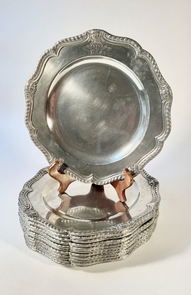 12 tinntallerkner / English pewter plates, George Stafford