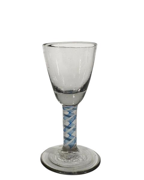 Drammeglass Hurdal, m/hvite og blå emaljespiraler.