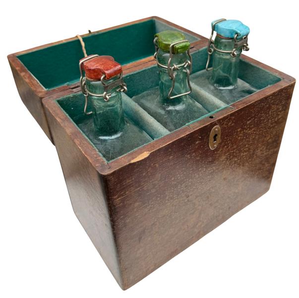 Reiseskrin m/3 karafler, Sverige