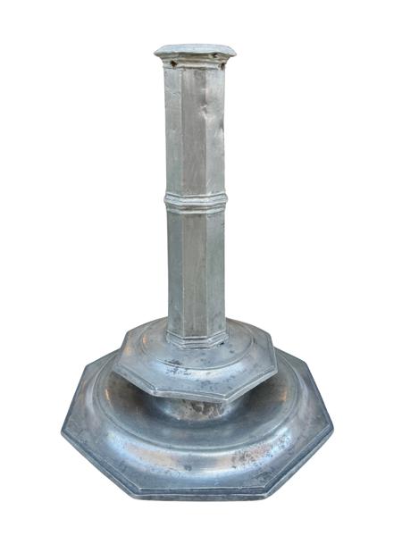 1600-talls oktagonal lysestake, English octagonal candlestick
