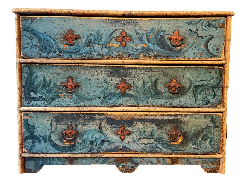 Liten rokokkomalt dragkiste, Gudbrandsdalen 1700-tallet.