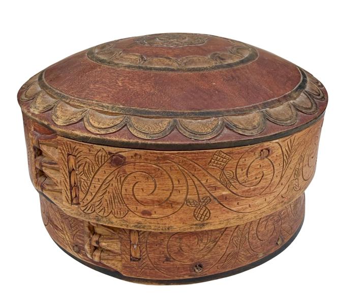 Liten skåret smykkeask