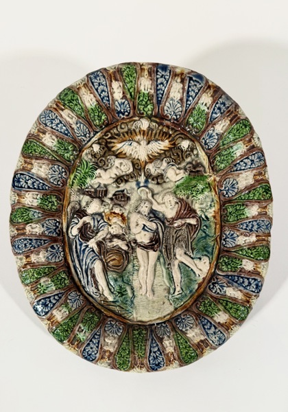 Fajanseskål med religiøst relief, Frankrike 17/1800-tallet.